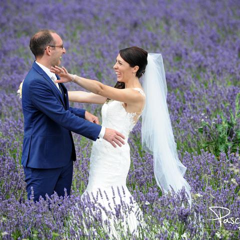 les maries dans les champs de lavandes, Drôme Provençale, Photographe pour mariage à Palavas les Flots,maternite montpellier, photo de maternite, plage de Palavas, cphoto de maternite, bord de digue, photographe exterieur montpellier, photographe grossesse montpellier, photo de matenité montpellier, photographe noir et blanc montpellier, photographe a montpellier, photo noir et blanc montpellier, photo de naissance montpellier, photographe pour naissance a montpellier photo de couple montpellier, photo de p