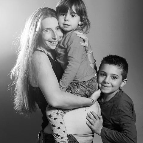 une famille bientôt agrandie, photo famille montpellier, photo famille palavas, studio photo grossesse palavas, photographe grossesse montpellier, photographe grossesse montpellier, studio photo montpellier